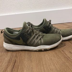 Olive green Nike Free TR 7